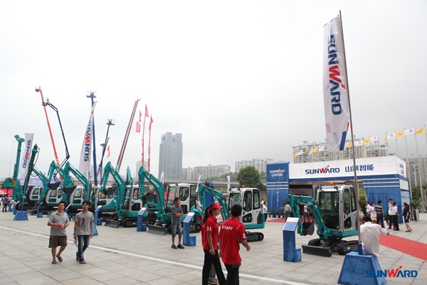 2011配博会盛大开幕 山河智能彰显主机实力