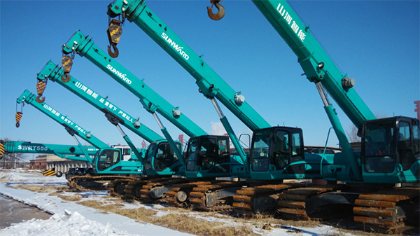 油田好帮手——山河智能伸缩臂履带起重机