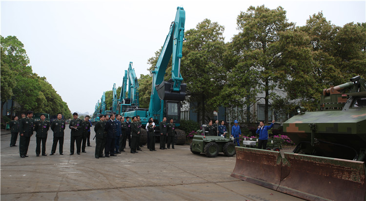 全军军交运输系统首长及国防科大领导莅临山河智能参观交流