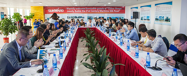 东盟十国主流媒体齐聚山河智能，共话21世纪海上丝绸之路