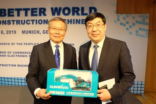 “三个率先”展示山河挖掘机欧洲发展历程