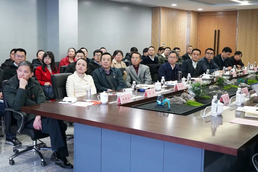 省工信厅青年干部理论学习走进山河智能