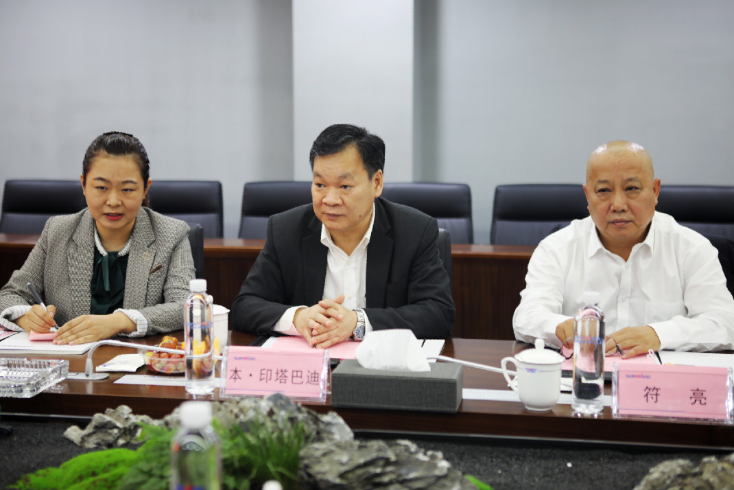 老挝长沙总领事本·印塔巴迪考察山河智能