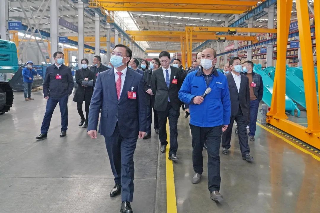 长沙县“两会”观摩团考察山河智能