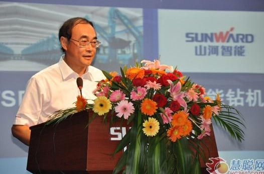 16.jpg 慧聪网——山河智能双动力头强力多功能钻机工法研讨会举行