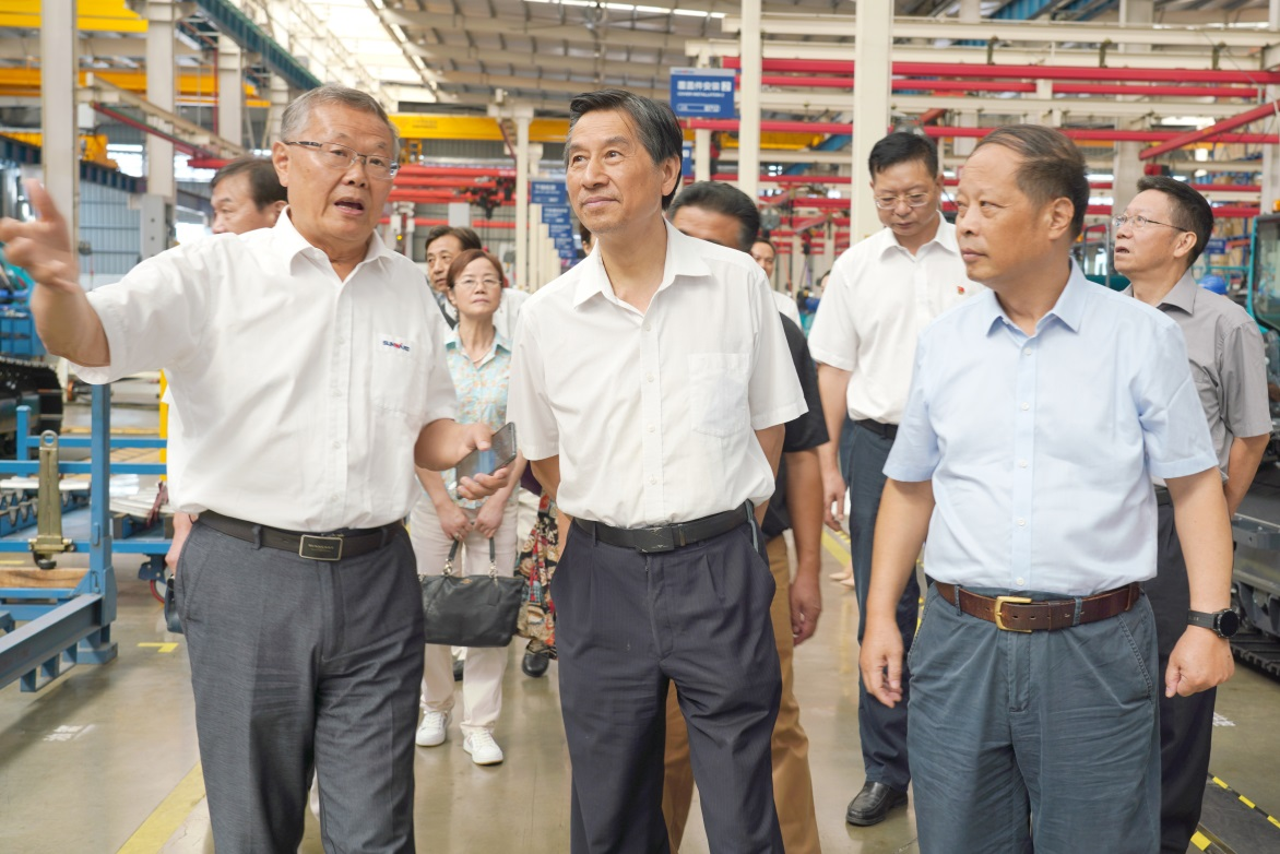 湖南省老科学技术工作者一行到访山河智能