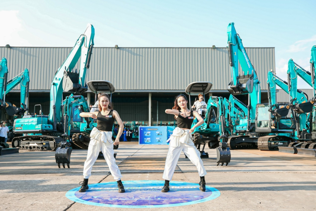 王炸!挖机加“宝贝”魅力征服全场