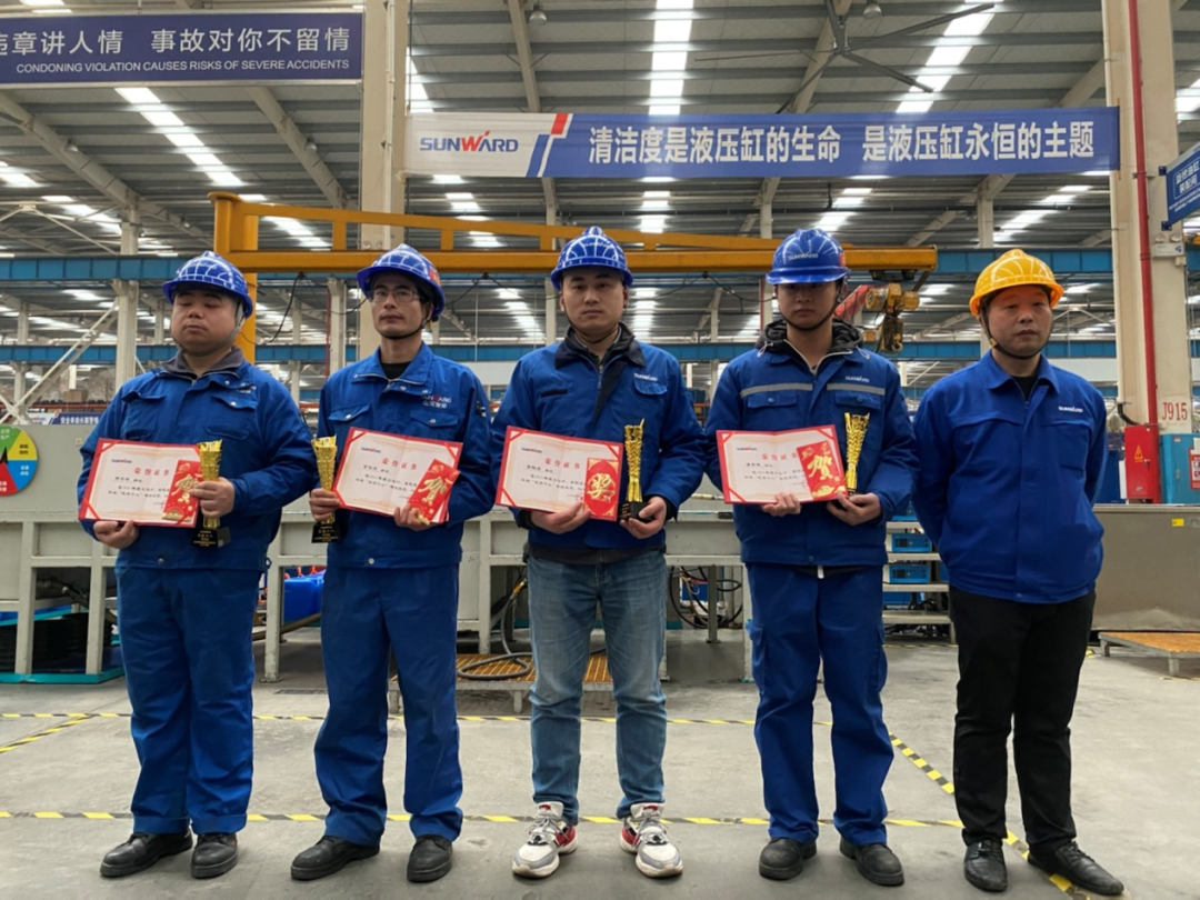 山河工匠 | “浪波”不言苦,甘为“人梯”承大重