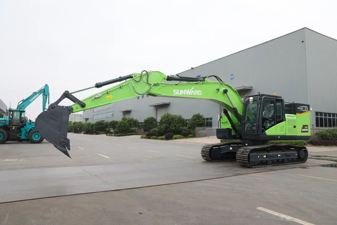 征战川藏铁路!山河智能新一代电动挖掘机成功交付