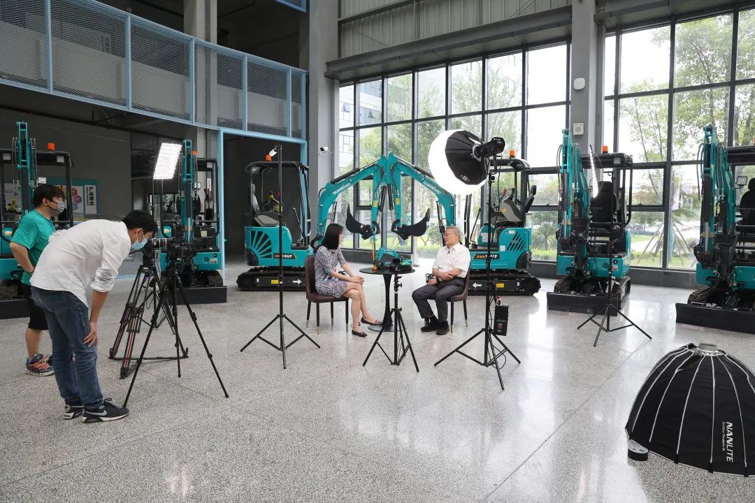 CGTN探厂!专访山河智能董事长、首席专家何清华花絮来了