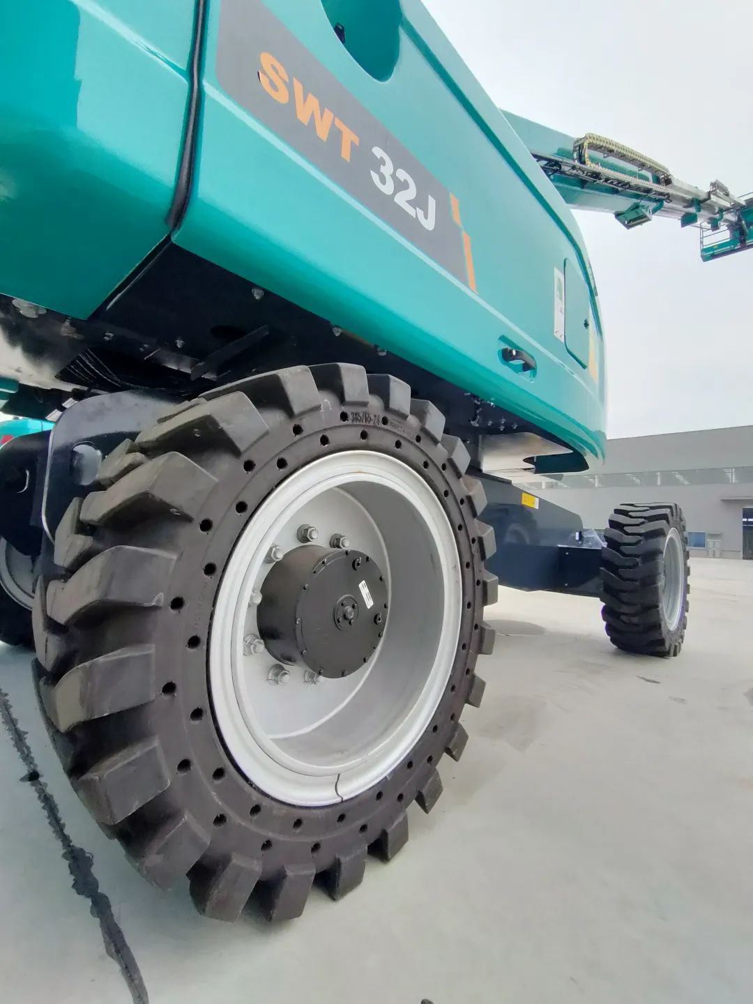 无需扩桥！山河智能国四款32米直臂式高空作业平台成功下线