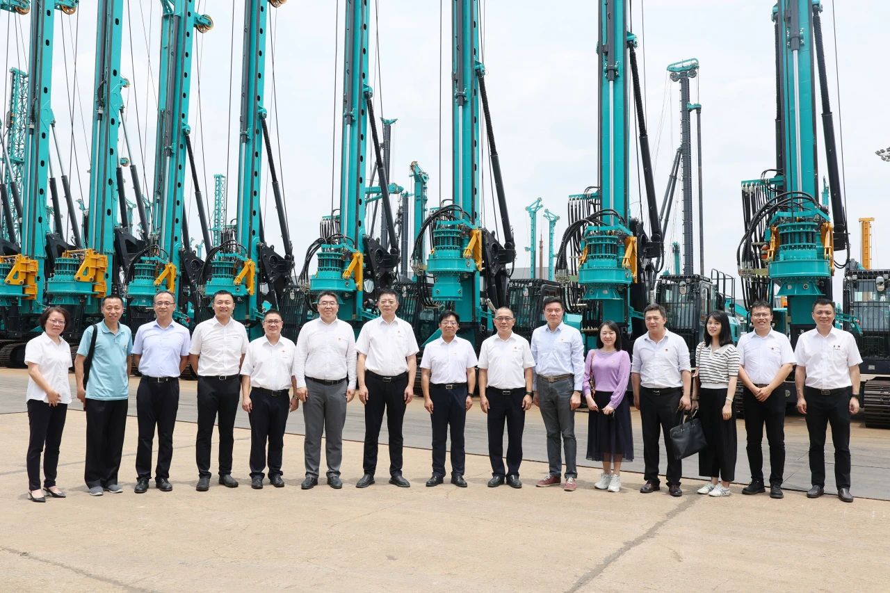 中国进出口银行总行党委委员、副行长李钧一行调研山河智能