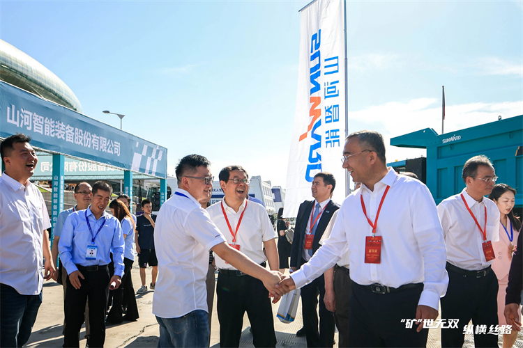 “矿”世无双，纵横丝路！山河智能亮相第十三届新疆国际矿业与装备博览会