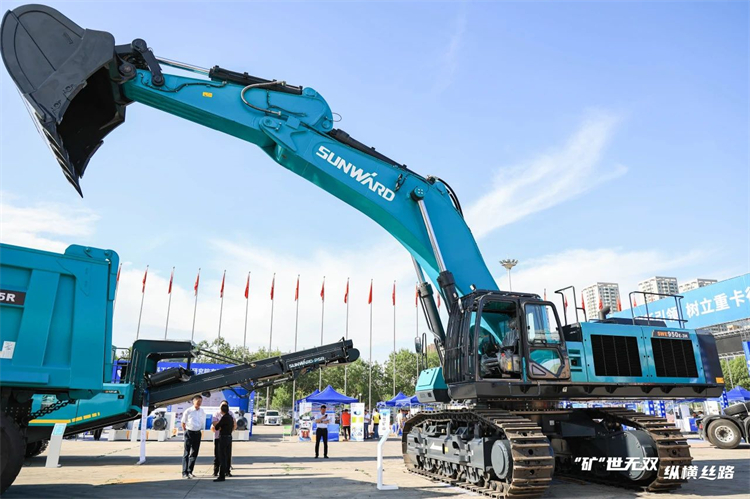 “矿”世无双，纵横丝路！山河智能亮相第十三届新疆国际矿业与装备博览会