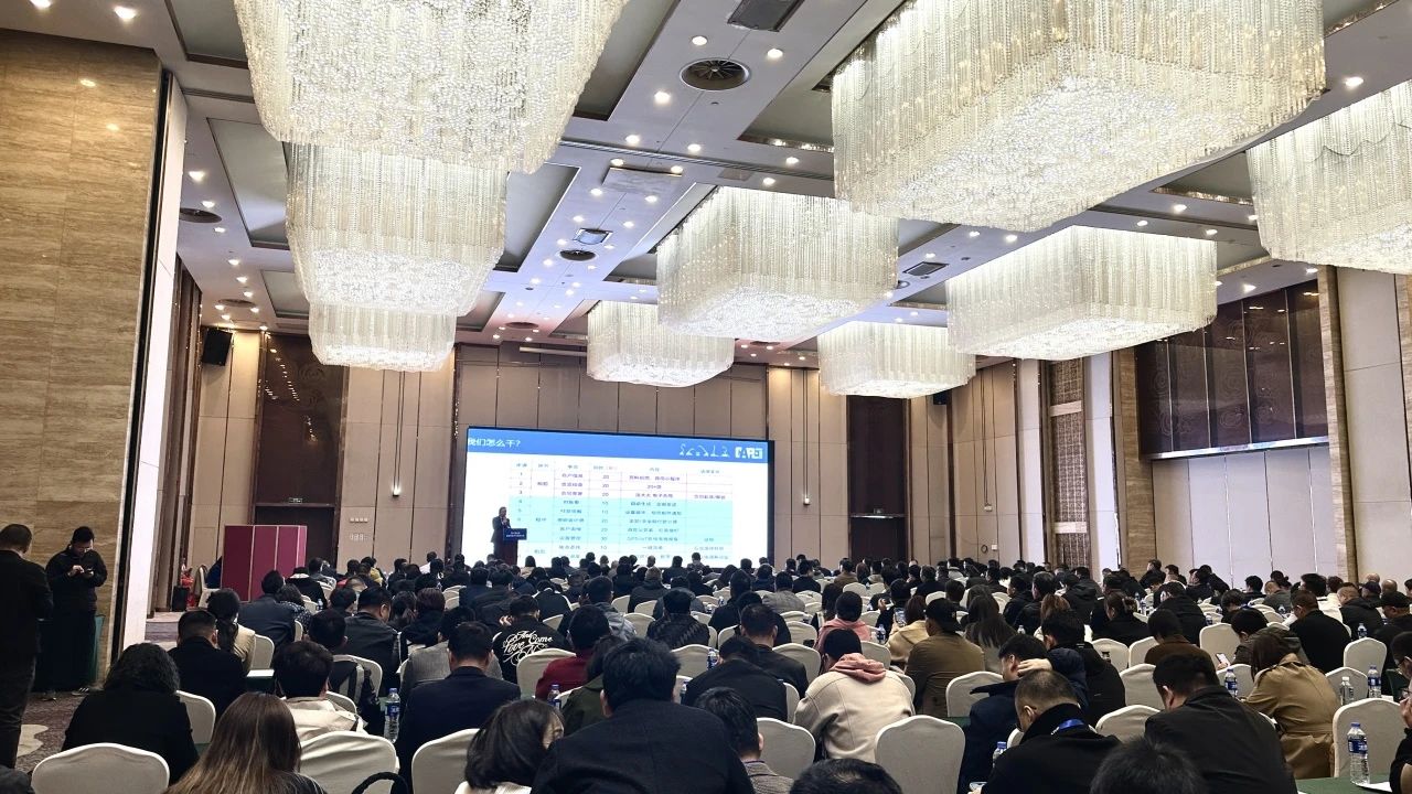 “爆品”来袭,签单不断! 山河智能盛装亮相第八届全国高空作业平台租赁大会