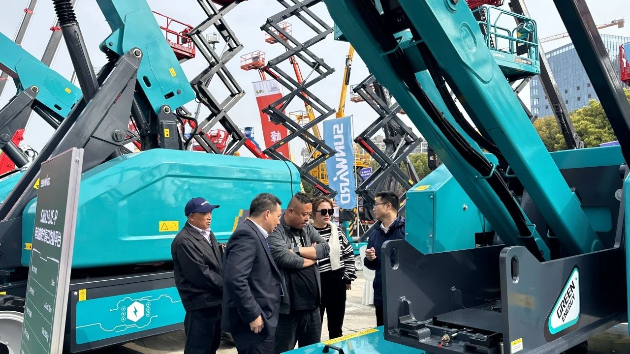 “爆品”来袭,签单不断! 山河智能盛装亮相第八届全国高空作业平台租赁大会