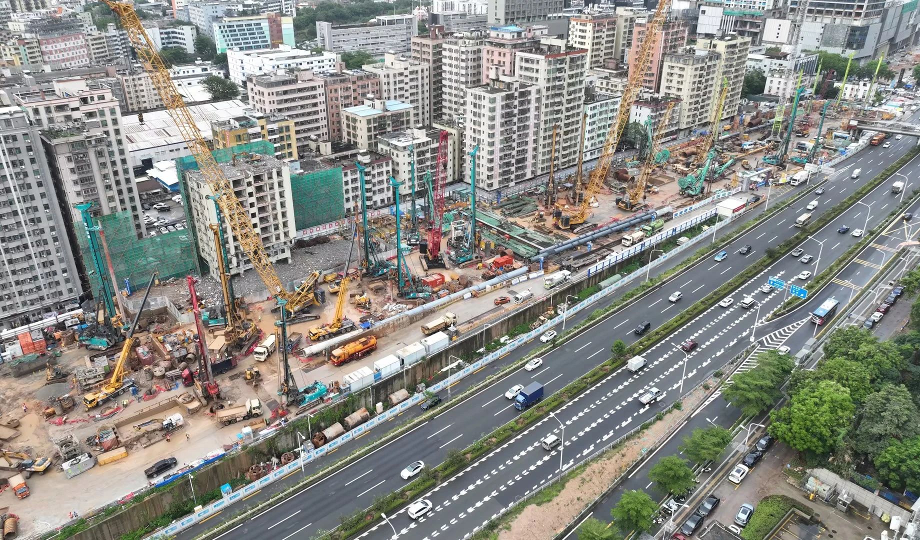 性能突出,超强助力!山河智能旋挖钻机助力深圳地铁五和站施工