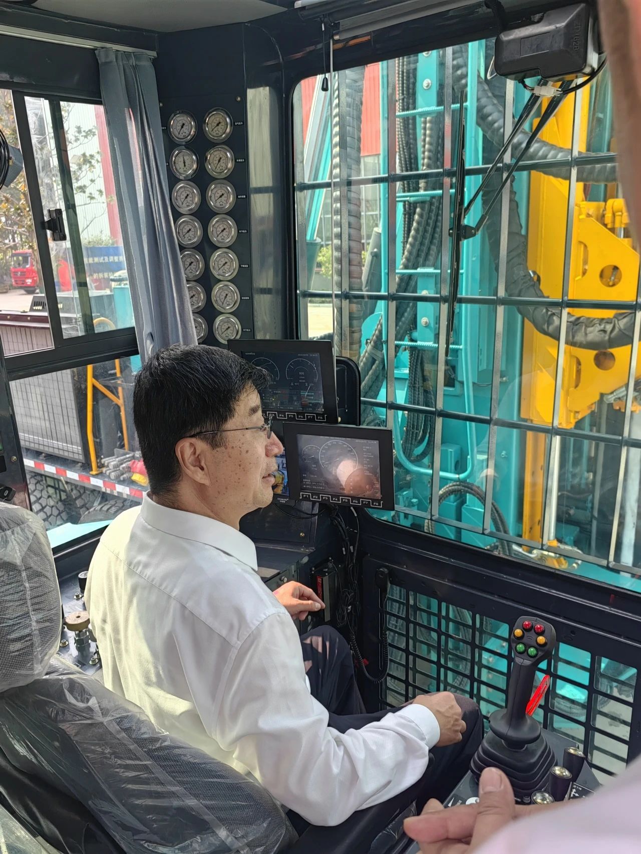 山河智能创新装备亮相全国矿山钻探(应急救援)技能竞赛