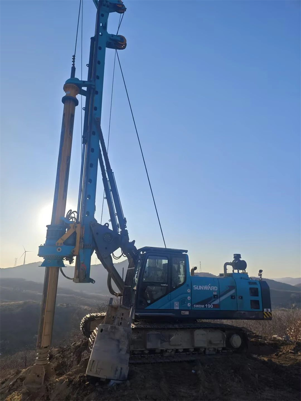 山河智能举办电塔桩技术创新交流会,为电力基础设施建设注入新动力