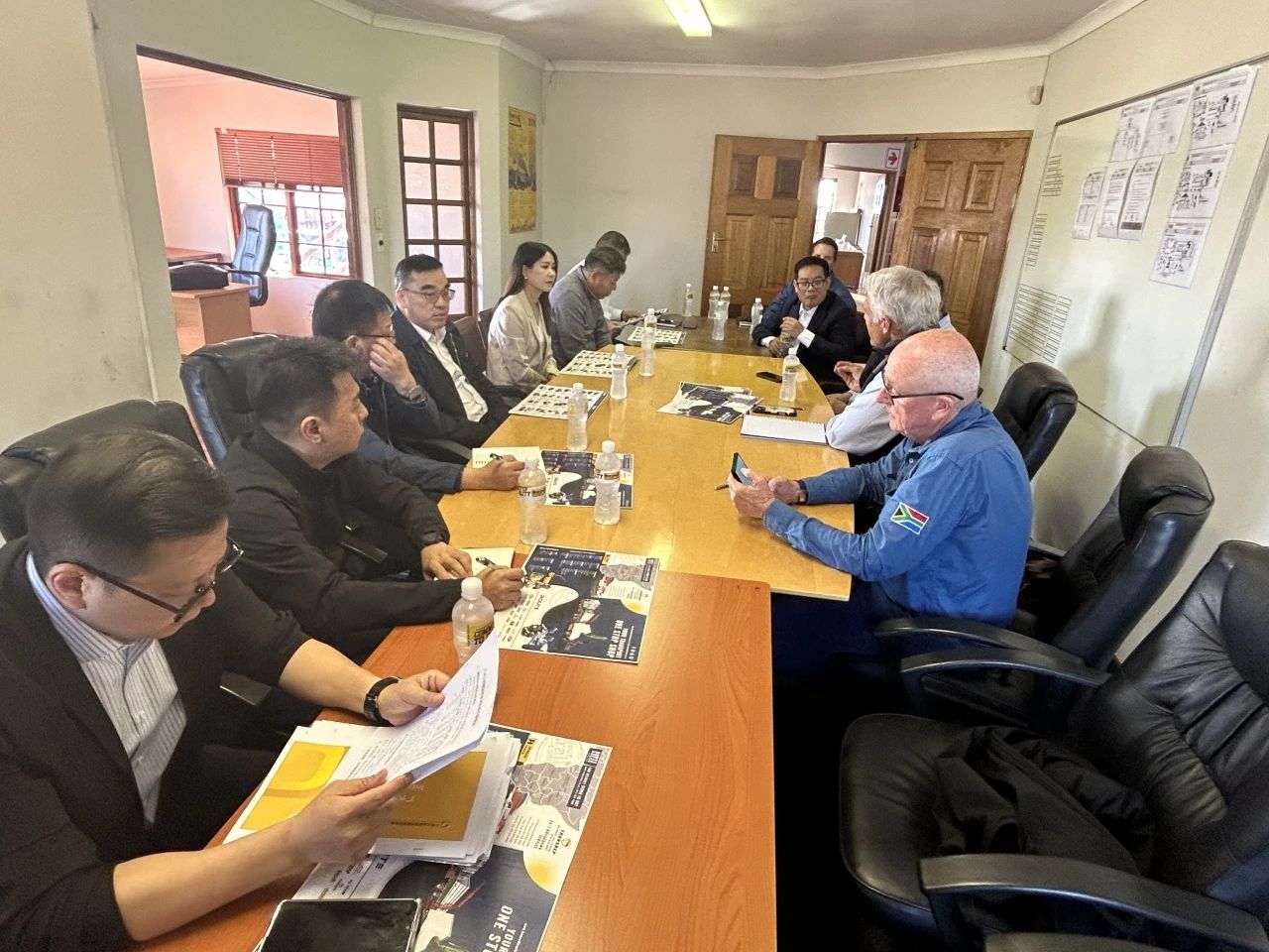 广州工控集团总经理王福铸率队考察山河智能南非子公司