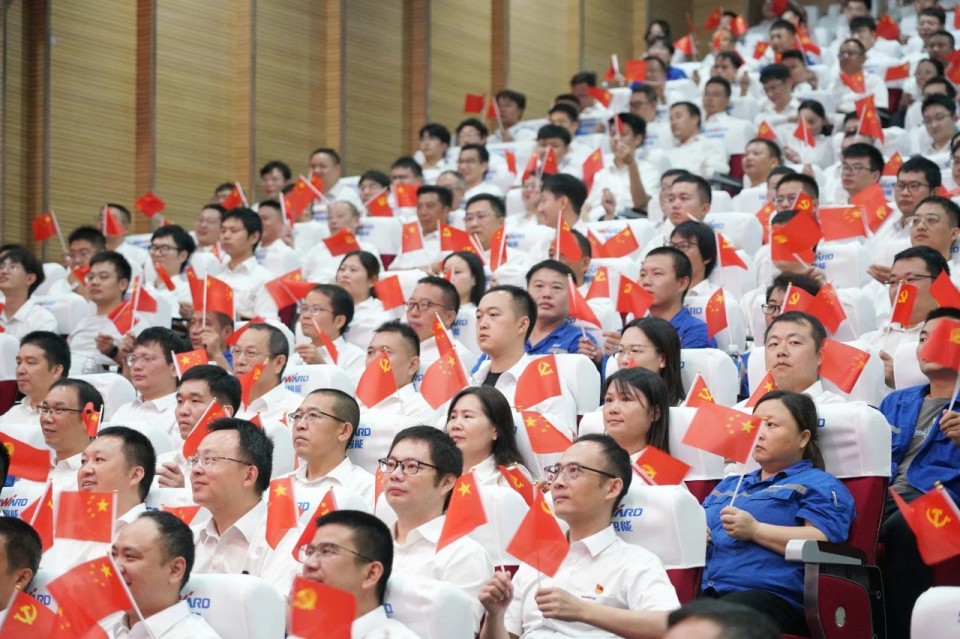 山河智能组织集中收看纪念中国人民抗日战争暨世界反法西斯战争胜利80周年大会